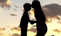 有关母爱的短视频,短视频中的感人瞬间